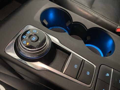 Used 2020 Ford Escape Titanium image 17