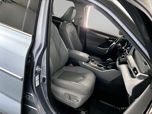 Used 2022 Toyota Highlander Platinum AWD/4WD image 8