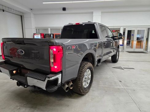 Used 2023 Ford F250 XLT AWD/4WD image 7