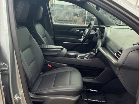 Used 2026 Chevrolet Traverse LT w/ Sun and Wheel Package FWD image 12