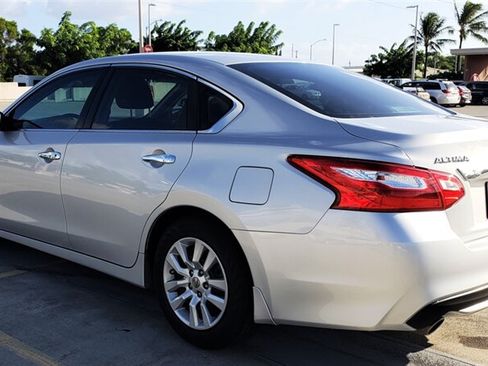 Used 2017 Nissan Altima 2.5 S w/ Power Driver Seat Package FWD image 3