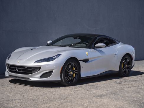 Used 2019 Ferrari Portofino image 11