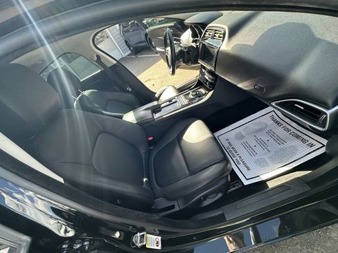 Used 2018 Jaguar XE Premium image 20