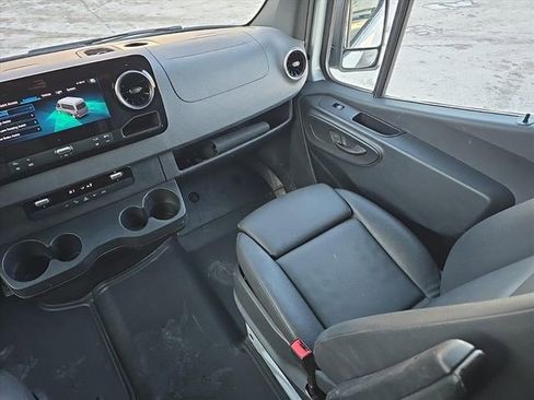 Used 2024 Mercedes-Benz Sprinter 2500 image 21