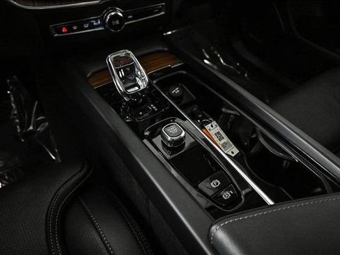 Used 2023 Volvo XC60 B6 Ultimate image 12