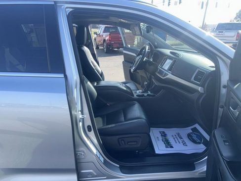 Used 2018 Toyota Highlander XLE image 35