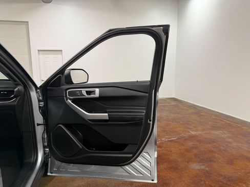 Used 2023 Ford Explorer XLT w/ Equipment Group 202A AWD/4WD image 62
