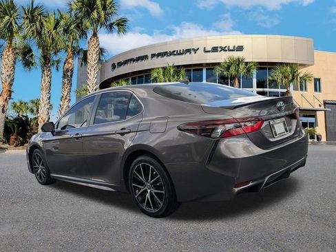 Used 2022 Toyota Camry SE FWD image 7