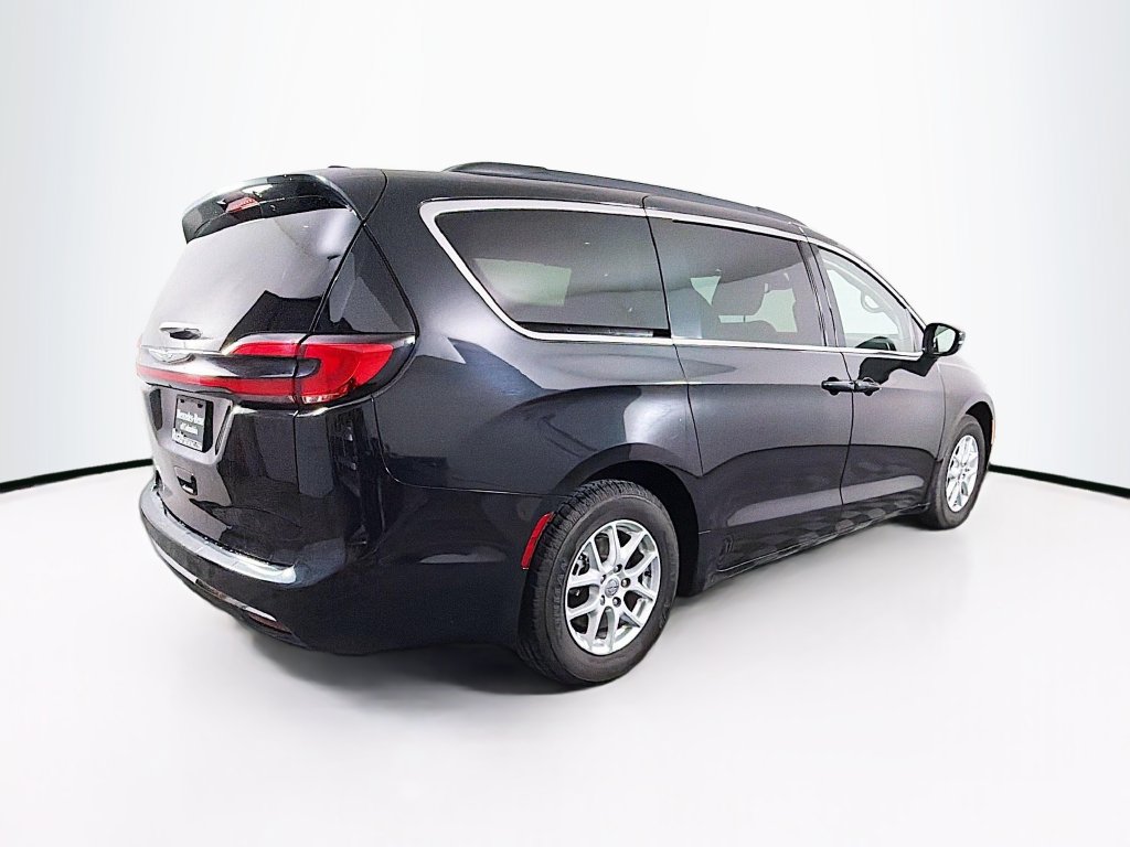 Used 2022 Chrysler Pacifica Touring-L FWD image 7