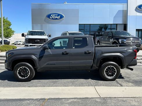Used 2025 Toyota Tacoma TRD Off-Road AWD/4WD image 3