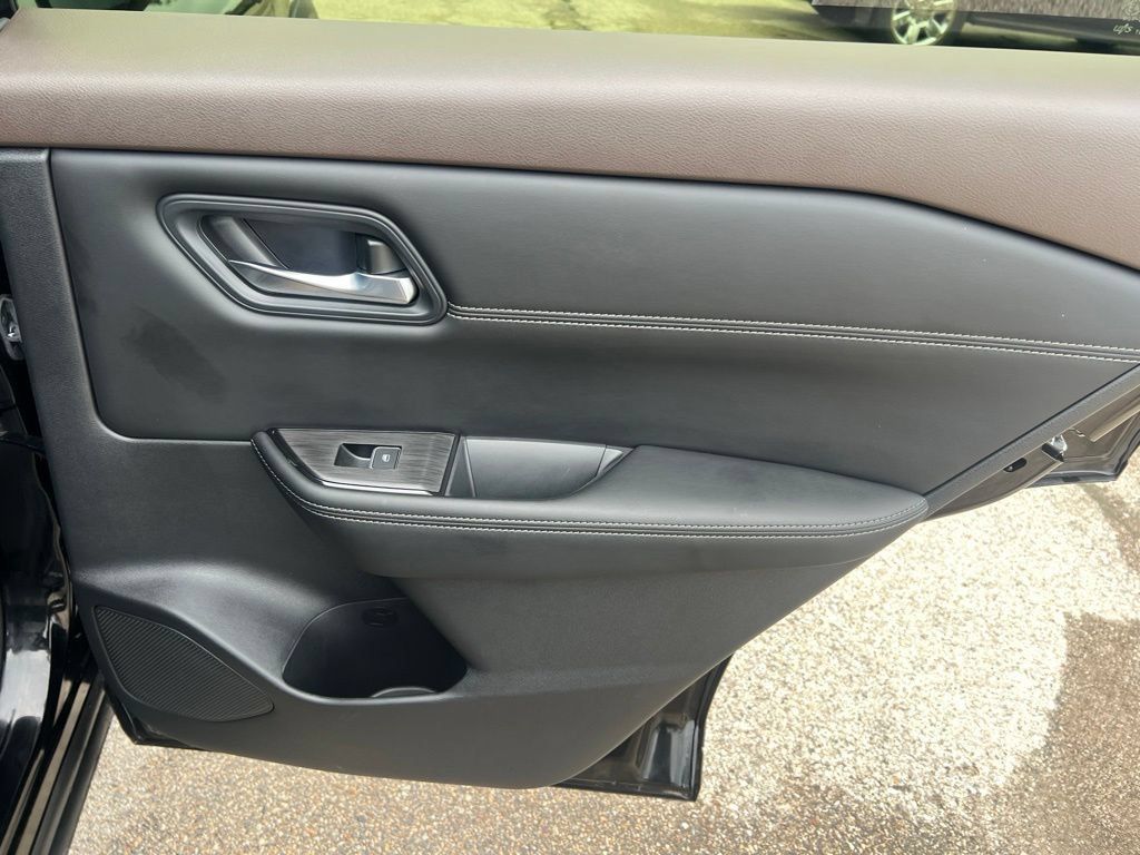 Certified 2023 Nissan Rogue SL AWD/4WD image 19