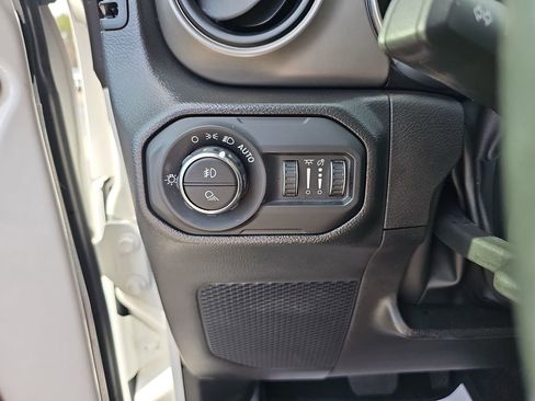 Used 2022 Jeep Gladiator Sport image 30