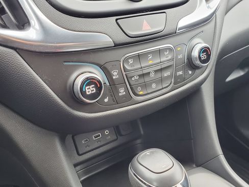 Used 2021 Chevrolet Equinox LT FWD image 28