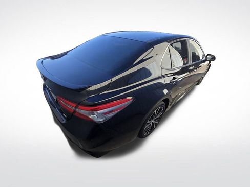 Used 2018 Toyota Camry SE image 5