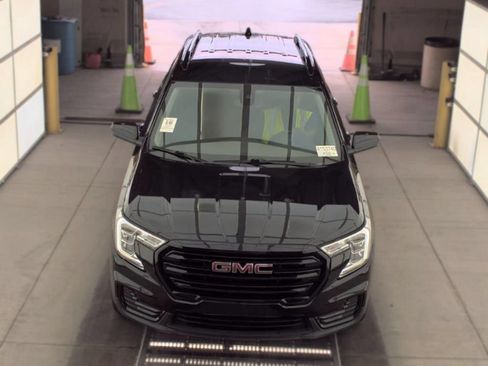 Used 2023 GMC Terrain SLE w/ Driver Convenience Package AWD/4WD image 2