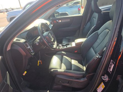 Used 2024 Volvo XC40 B5 Plus AWD/4WD image 5