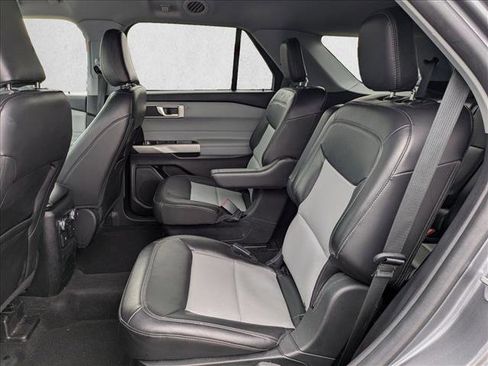 Used 2022 Ford Explorer XLT w/ Equipment Group 202A image 19