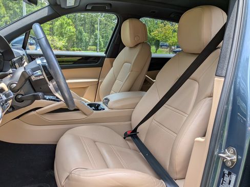Certified 2020 Porsche Cayenne AWD/4WD image 5