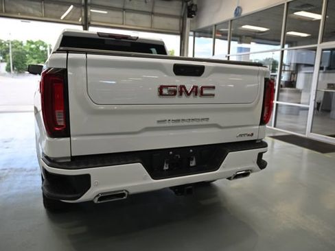 Used 2024 GMC Sierra 1500 AT4 w/ Technology Package AWD/4WD image 11