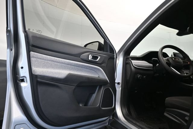 Used 2025 Jeep Compass Sport w/ Mopar Graphics Package AWD/4WD image 9