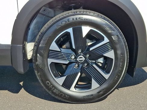 Certified 2025 Nissan Kicks SV AWD/4WD image 8