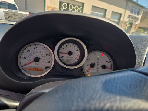 Used 2005 Toyota RAV4 4WD image 31