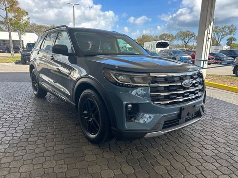 New 2026 Ford Explorer Active w/ Active Comfort Package image 2