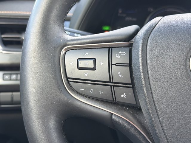 Used 2023 Lexus UX 250h AWD w/ Premium Package image 29