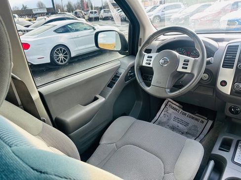 Used 2018 Nissan Frontier SV image 17