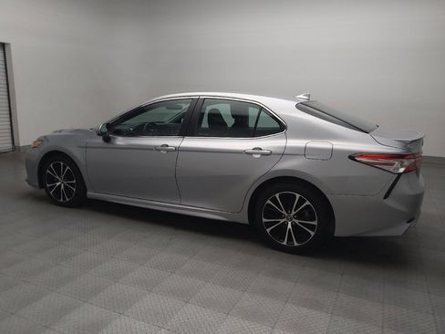 Used 2020 Toyota Camry SE image 3