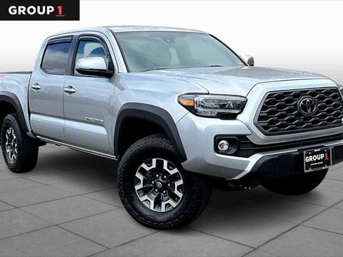 Certified 2023 Toyota Tacoma TRD Off-Road AWD/4WD image 3
