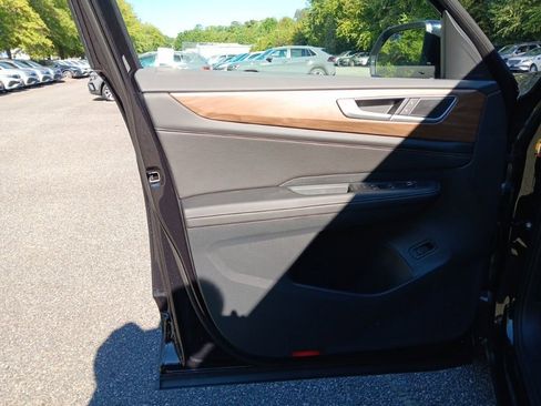 Used 2025 Volkswagen Atlas SE w/ Panoramic Sunroof Package image 12