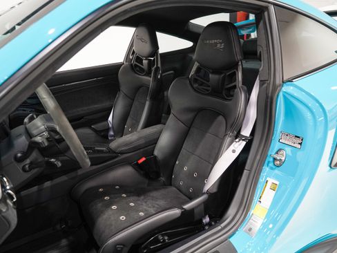 Used 2018 Porsche 911 GT2 RS RWD image 9