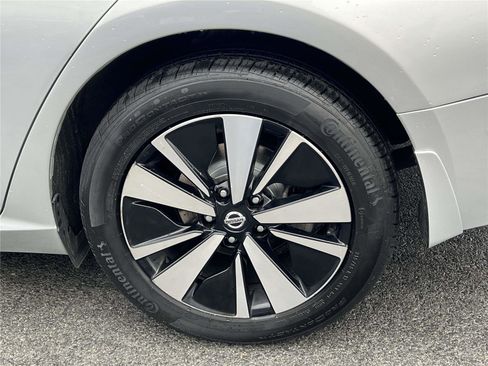 Certified 2021 Nissan Altima 2.5 SV w/ SV Premium Package image 12