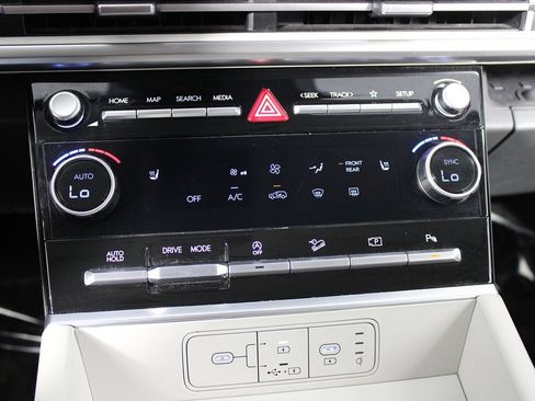 Used 2024 Hyundai Santa Fe SEL FWD image 17