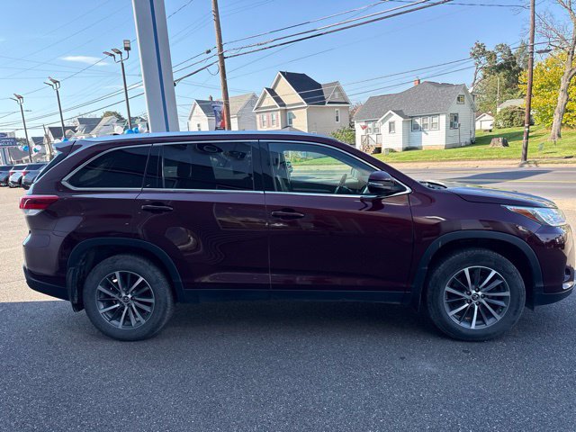 Used 2019 Toyota Highlander XLE AWD/4WD image 5