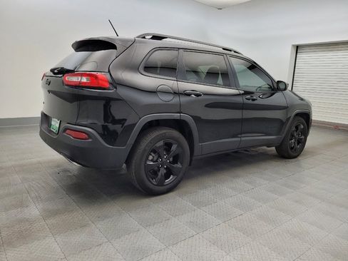Used 2018 Jeep Cherokee Latitude w/ Altitude Package image 10