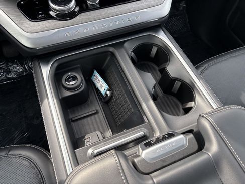 Used 2025 Ford Expedition Max Platinum image 14