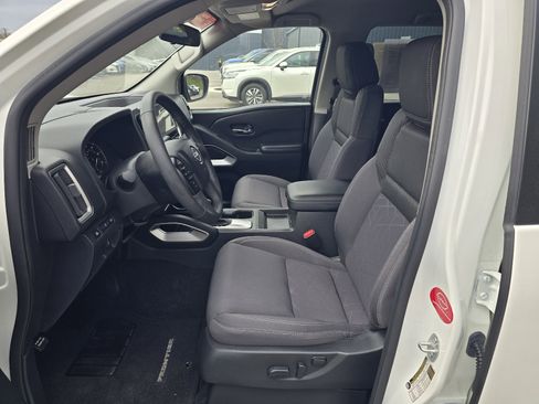 Certified 2025 Nissan Frontier SV w/ SV Convenience Package image 12