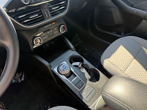 Used 2022 Ford Escape SE FWD image 13
