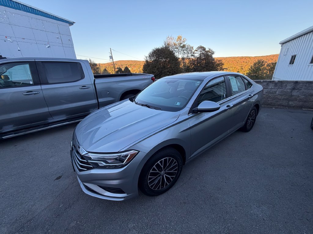 Used 2020 Volkswagen Jetta SE w/ SE Cold Weather Package FWD image 2