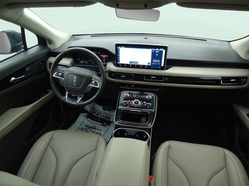 Used 2021 Lincoln Nautilus Reserve image 10