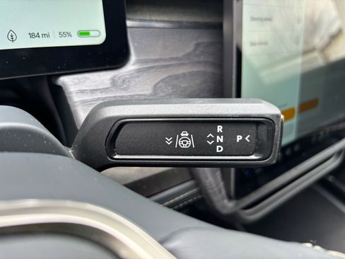 Used 2023 Rivian R1S Adventure image 21