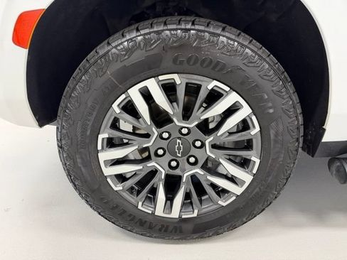 Certified 2023 Chevrolet Tahoe Z71 w/ Luxury Package AWD/4WD image 19