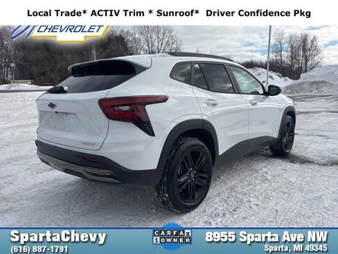 Used 2025 Chevrolet Trax ACTIV w/ Sunroof Package image 3