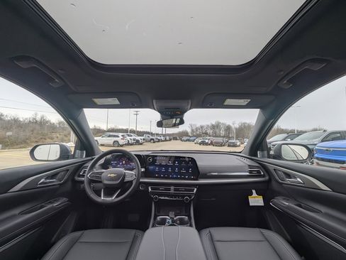 New 2026 Chevrolet Traverse LT w/ Sun and Wheel Package image 18