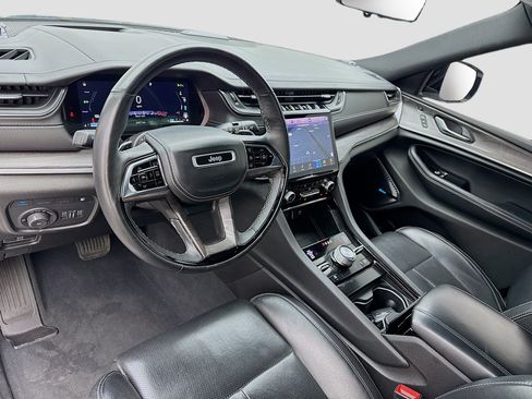 Used 2023 Jeep Grand Cherokee Overland w/ Advanced Protech Group III AWD/4WD image 7