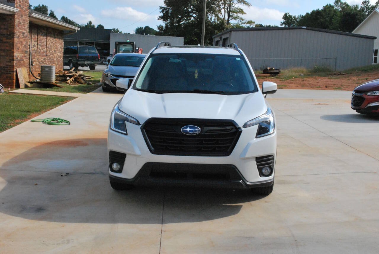 Used 2023 Subaru Forester Premium AWD/4WD image 2
