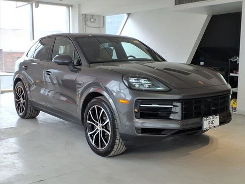 Used 2025 Porsche Cayenne E-Hybrid AWD/4WD image 3