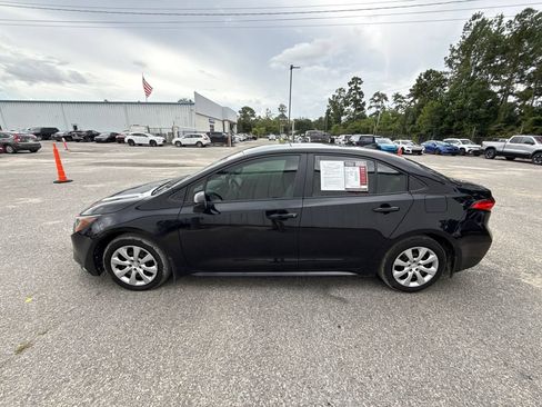 Used 2025 Toyota Corolla LE FWD image 5